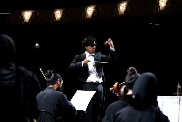 رهبر ایرانی مقیم آلمان شب ارکستر سمفونیک را چگونه گذراند